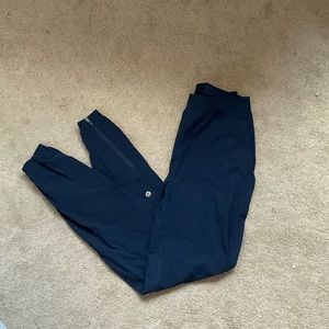 NEVER WORN LULULEMON JOGGERS